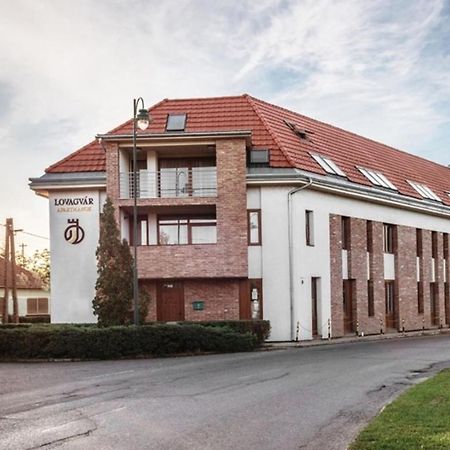 Lovagvar Apartments Gyula Eksteriør billede
